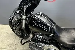 Harley-Davidson Street Glide, 1.9, bensiin, manuaal, tagavedu