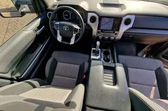 Toyota Tundra, 5.7, 284 kW, petrol, automatic, four-wheel drive