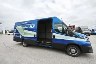 Iveco Daily, 3.0, 129 kW, diisel, automaat, tagavedu
