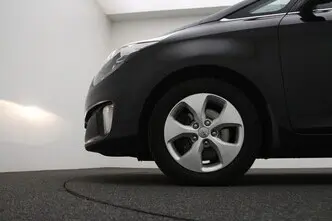 Kia Carens, 1.6, 99 kW, bensiin, manuaal, esivedu