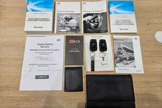 Toyota Corolla, 1.8, 72 kW, hybrid, automatic, front-wheel drive