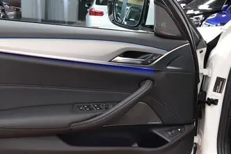 BMW 530, 2.0, 135 kW, подключаемый гибрид, автомат, задний привод
