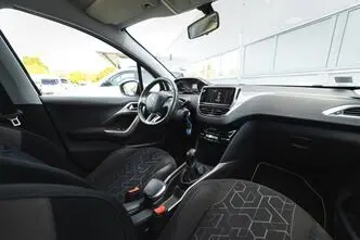 Peugeot 2008, 1.2, 59 kW, petrol, manual, front-wheel drive