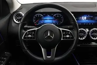 Mercedes-Benz GLA 180, 1.3, 100 kW, bensiin, automaat, esivedu