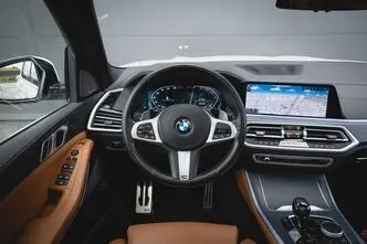 BMW X5, 3.0, 210 kW, hybrid, automatic, four-wheel drive