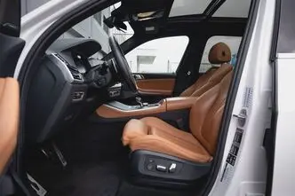 BMW X5, 3.0, 210 kW, hybrid, automatic, four-wheel drive