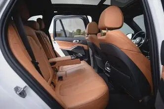 BMW X5, 3.0, 210 kW, hybrid, automatic, four-wheel drive