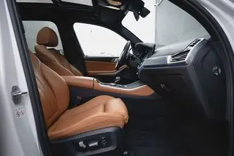 BMW X5, 3.0, 210 kW, hybrid, automatic, four-wheel drive