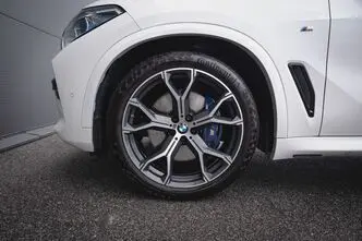 BMW X5, 3.0, 210 kW, hybrid, automatic, four-wheel drive