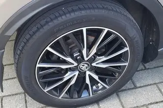 Toyota C-HR, 1.2, 85 kW, bensiin, manuaal, esivedu
