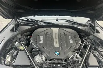 BMW 750, 4.4, 330 kW, bensiin, automaat, nelikvedu