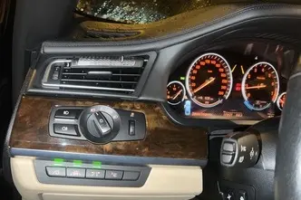 BMW 750, 4.4, 330 kW, bensiin, automaat, nelikvedu