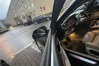 BMW 750, 4.4, 330 kW, bensiin, automaat, nelikvedu