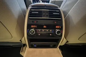 BMW 750, 4.4, 330 kW, bensiin, automaat, nelikvedu