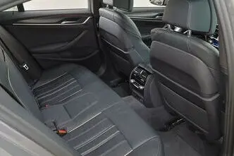BMW 530, 3.0, 210 kW, гибрид, автомат, полный привод