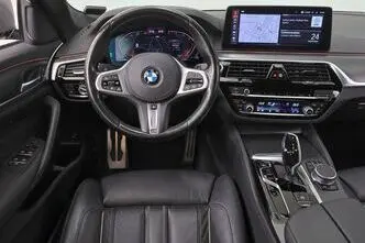 BMW 530, 3.0, 210 kW, гибрид, автомат, полный привод