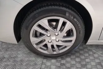 Peugeot 208, 1.2, 74 kW, bensiin, automaat, esivedu
