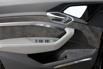 Audi e-tron, 158 kW, electric, automatic, four-wheel drive