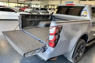 Isuzu D-Max, 1.9, 120 kW, diesel, automatic, four-wheel drive