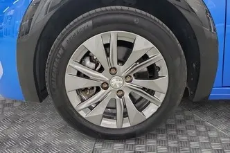 Peugeot 208, electric, automatic, front-wheel drive