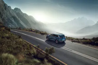 Peugeot 5008, 1.2, 100 kW, гибрид, автомат, передний привод