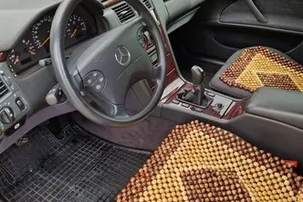 Mercedes-Benz E 240, 2.6, 125 kW, bensiin, manuaal, tagavedu