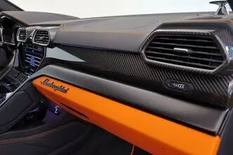 Lamborghini Urus, 4.0, 490 kW, petrol, automatic, four-wheel drive