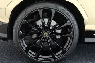 Lamborghini Urus, 4.0, 490 kW, petrol, automatic, four-wheel drive
