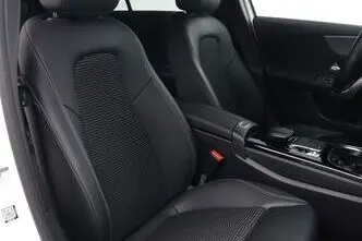Mercedes-Benz A 180, 1.3, 100 kW, petrol, automatic, front-wheel drive