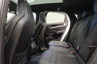 Porsche Cayenne, 4.0, 441 kW, plug-in hybrid, automatic, four-wheel drive