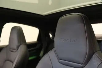 Porsche Cayenne, 4.0, 441 kW, plug-in hybrid, automatic, four-wheel drive