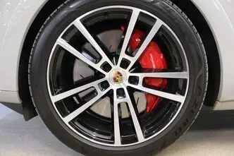 Porsche Cayenne, 4.0, 441 kW, plug-in hybrid, automatic, four-wheel drive