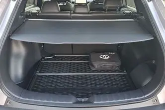 Toyota Corolla, 2.0, 98 kW, hybrid, automatic, front-wheel drive