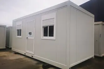 Kasutatud 6 m ja 12 m merekonteinerid.