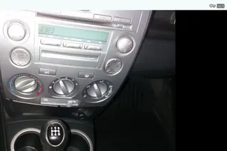 Mazda 2, bensiin, manuaal, esivedu