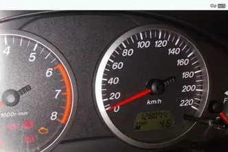 Mazda 2, bensiin, manuaal, esivedu