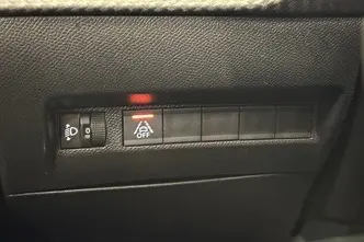 Peugeot 208, 1.2, 74 kW, bensiin, automaat, esivedu