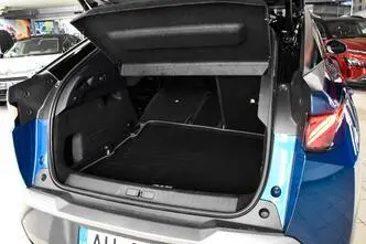 Peugeot 3008, hübriid, automaat, esivedu