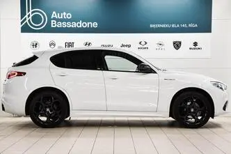 Alfa Romeo Stelvio, бензин, автомат, полный привод