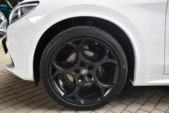 Alfa Romeo Stelvio, бензин, автомат, полный привод