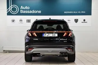 Hyundai Tucson, hybrid, automatic, four-wheel drive