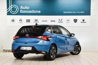 Hyundai i20, bensiin, automaat, esivedu