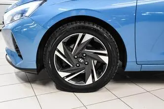 Hyundai i20, bensiin, automaat, esivedu