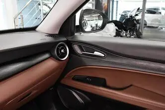 Alfa Romeo Stelvio, бензин, автомат, полный привод