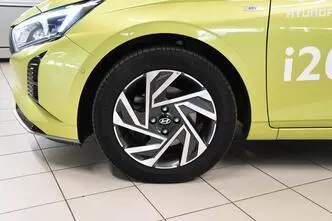 Hyundai i20, bensiin, automaat, esivedu