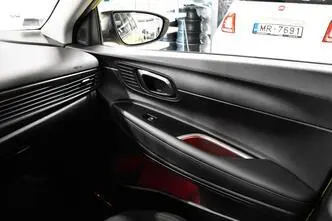 Hyundai i20, bensiin, automaat, esivedu