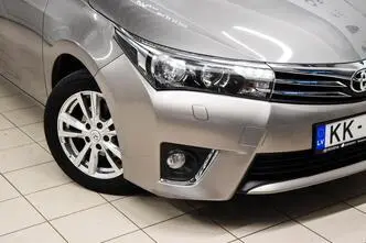 Toyota Corolla, bensiin, manuaal