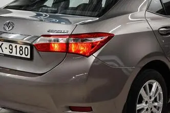 Toyota Corolla, bensiin, manuaal