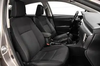 Toyota Corolla, bensiin, manuaal