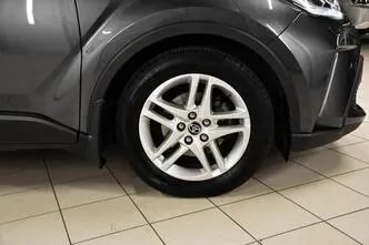 Toyota C-HR, hübriid, automaat, esivedu